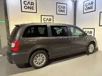 Usado Lancia Voyager Gold 178 CV (130 kW) 2015 Gris Monovolumen