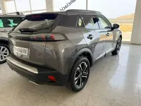 Usado Peugeot 2008 Allure 130 CV (95 kW) 2023 Gris / plata SUV