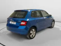 Usado Skoda Fabia Ambition 95 CV (69 kW) 2017 Azul Berlina