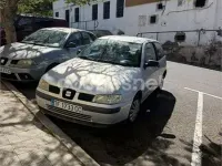 Usado Seat Ibiza 60 CV (44 kW) 2000 Gris / plata Utilitario