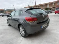 Usado Opel Astra Cosmo 110 HP (80 kW) 2010 Cinzento Sedan