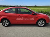 Usado Ford Focus Trend 100 CV (73 kW) 2007 Rojo Berlina