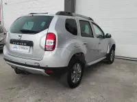 Usado Dacia Duster Lauréate 90 CV (66 kW) 2015 Gris / plata SUV