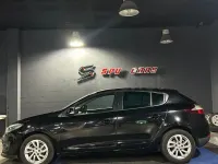 Usado Renault Mégane LIMITED 115 CV (84 kW) 2015 Negro Berlina