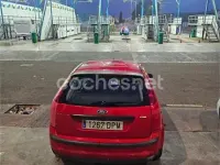 Usado Ford Focus Sport 115 CV (84 kW) 2005 Rojo Berlina