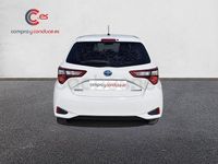 Usado Toyota Yaris Hybrid Active 100 CV (73 kW) 2018 Blanco Berlina