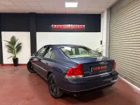 Usado Volvo S60 Momentum 140 CV (102 kW) 2004 Azul Berlina