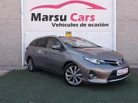 Usado Toyota Auris Hybrid Advance 136 CV (100 kW) 2015 Gris / plata Familiar