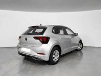 Usado VW Polo Trendline 95 CV (69 kW) 2022 Plateado Utilitario