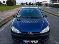 Usado Peugeot 206 70 CV (51 kW) 2006 Azul Berlina