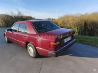 Usado Mercedes E250 113 CV (83 kW) 1993 Granate Berlina