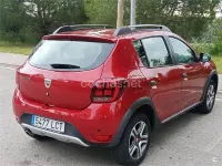 Usado Dacia Sandero Essentiel 90 CV (66 kW) 2019 Granate Berlina