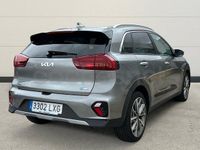 Usado Kia Niro 141 CV (103 kW) 2022 Gris / plata SUV