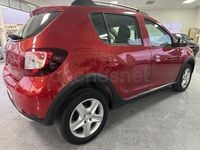 Usado Dacia Sandero Lauréate 90 CV (66 kW) 2016 Granate Berlina