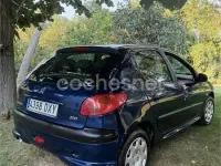 Usado Peugeot 206 75 CV (55 kW) 2006 Azul Berlina