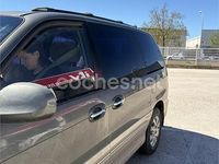 Usado Kia Carnival EX 144 CV (105 kW) 2004 Gris / plata Monovolumen