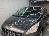 Usado Peugeot 3008 Premium 120 CV (88 kW) 2010 Gris / plata Familiar