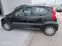 Usado Peugeot 107 54 CV (39 kW) 2009 Negro Utilitario
