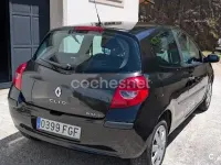 Usado Renault Clio II Dynamique 70 CV (51 kW) 2006 Negro Berlina