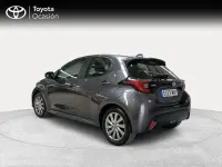 Usado Toyota Yaris Hybrid Active 116 CV (85 kW) 2024 Gris Berlina