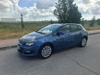 Usado Opel Astra Selective 110 CV (80 kW) 2016 Azul Berlina