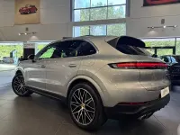 Usado Porsche Cayenne E-Hybrid 470 CV (345 kW) 2023 Gris / plata SUV