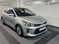 Usado Kia Rio 77 HP (56 kW) 2018 Cinzento Sedan