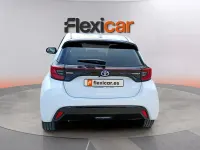 Usado Toyota Yaris Hybrid Style 116 CV (85 kW) 2021 Blanco Berlina