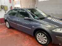 Usado Renault Mégane Dynamique 110 CV (80 kW) 2007 Gris / plata Berlina