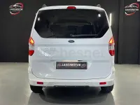 Usado Ford Tourneo Courier Sport 100 CV (73 kW) 2022 Blanco Monovolumen