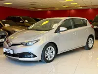Usado Toyota Auris Active 90 CV (66 kW) 2016 Gris / plata Berlina