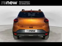 Usado Dacia Sandero Expression 91 CV (66 kW) 2023 Naranja Berlina