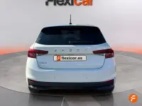 Usado Skoda Fabia Selection 95 CV (69 kW) 2024 Blanco Berlina