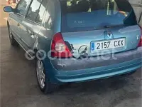 Usado Renault Clio II Privilege 80 CV (58 kW) 2004 Azul Berlina