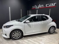 Usado Toyota Yaris Hybrid Active 116 CV (85 kW) 2023 Blanco Berlina