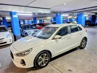 Usado Hyundai i30 110 CV (80 kW) 2017 Blanco Berlina