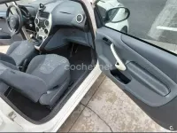 Usado Ford Ka Individual 69 CV (50 kW) 2012 Blanco Utilitario