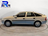 Usado Opel Vectra Comfort 100 CV (73 kW) 2001 Gris / plata Berlina