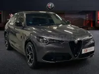 Usado Alfa Romeo Stelvio Veloce 211 CV (155 kW) 2023 Gris / plata SUV