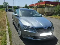 Usado Skoda Superb Style 190 CV (139 kW) 2016 Gris / plata Berlina