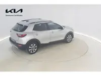 Usado Kia Stonic 100 CV (73 kW) 2024 Gris plata SUV