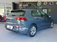 Usado VW Golf VIII 110 CV (80 kW) 2021 Gris / plata Berlina