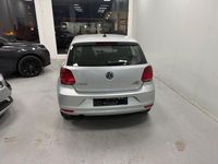 Usado VW Polo Advance 90 CV (66 kW) 2017 Gris / plata Berlina