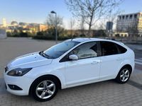 Usado Ford Focus Trend 109 CV (80 kW) 2010 Blanco Berlina