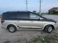 Usado SsangYong Rodius 165 CV (121 kW) 2009 Gris / plata Monovolumen