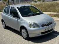 Usado Toyota Yaris Luna 86 CV (63 kW) 1999 Gris / plata Berlina