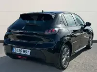 Usado Peugeot e-208 Active 100 kW (136 CV) 2023 Negro Utilitario