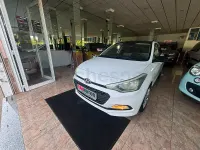 Usado Hyundai i20 84 CV (61 kW) 2016 Blanco Berlina