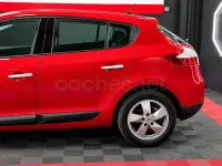 Usado Renault Mégane Dynamique 110 CV (80 kW) 2009 Rojo Berlina