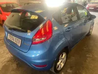 Usado Ford Fiesta Trend 70 CV (51 kW) 2010 Azul Berlina
